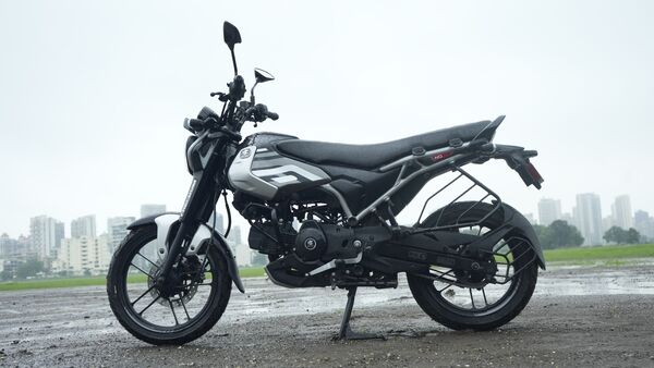 Launched at a price of <span class='webrupee'>₹</span>1.10 lakh (ex-showroom), the Bajaj Freedom 125 CNG motorcycle is available in three variants and five different colour options. The variants are defined basis of LED headlamps and disc brakes. Bajaj Auto has claimed that it has already received more than 6,000 bookings for the CNG motorcycle and over 100 units of the model have been already delivered to customers.