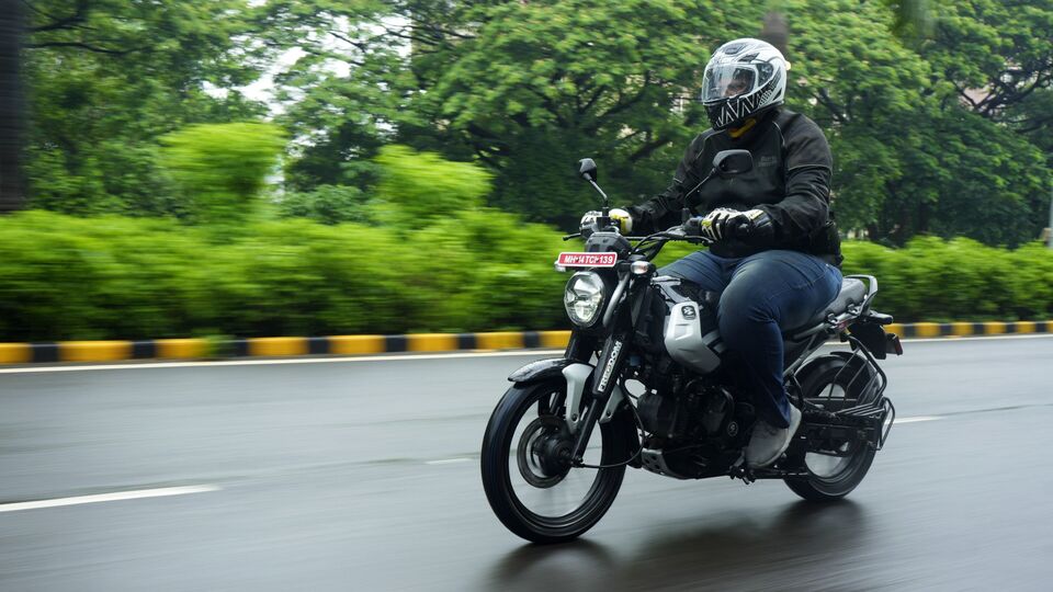 Bajaj Freedom 125 CNG Review