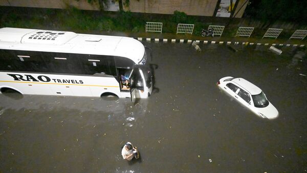 Delhi rains traffic jam 4