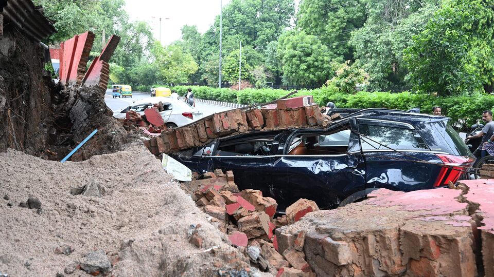 Delhi rains traffic jam 1
