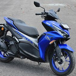 The major addition to the 2024 Yamaha Aerox S is the smart key. It offers a keyless ignition to streamline the startup procedure as the rider no longer needs to insert the key and twist it.