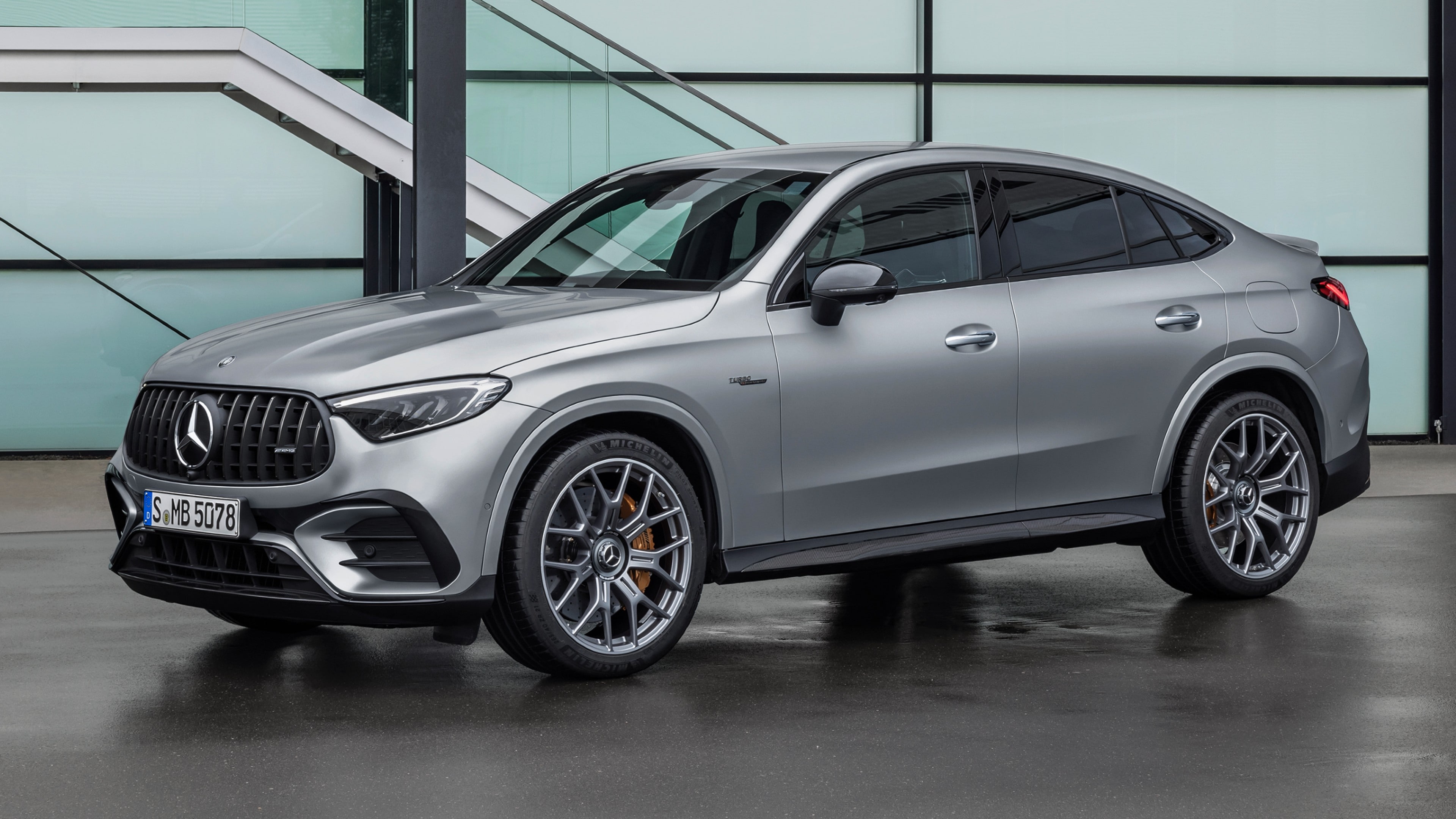 The Mercedes-AMG GLC 43 Coupe 4MATIC is powered by a new 2.0-litre twin-four-cylinder, turbo petrol replacing the 3.0-litre V6 available on the predecessor