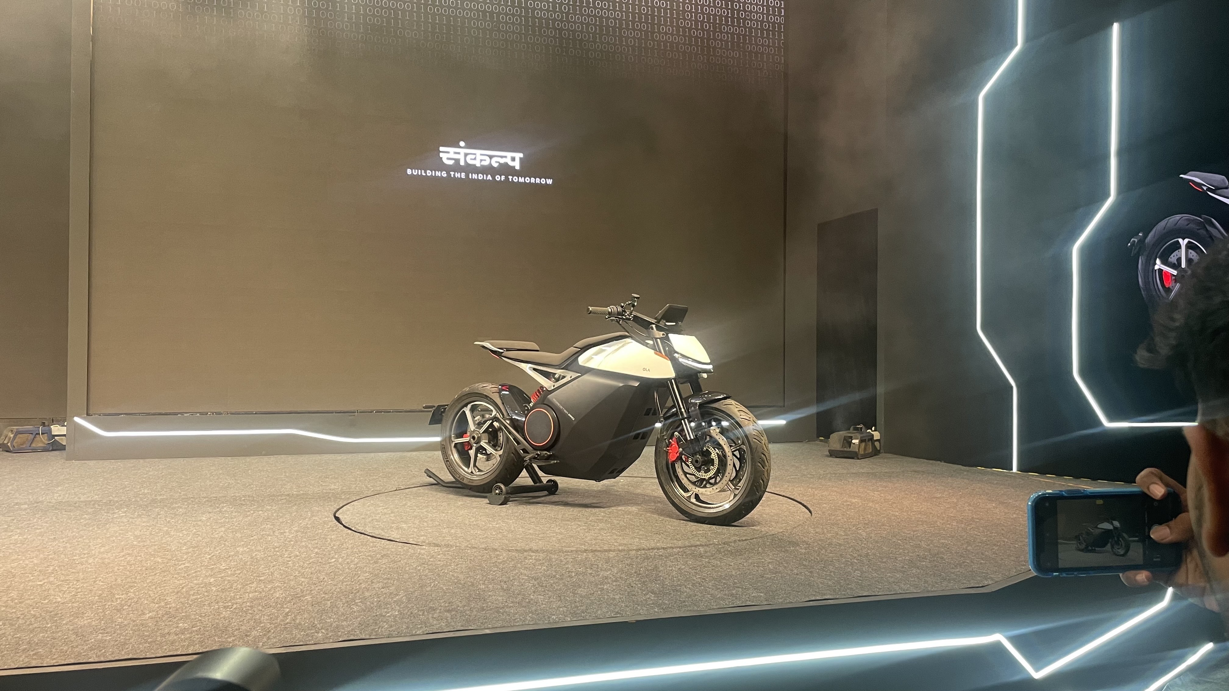 The Ola Roadster Pro is the high-end variant from the entire Roadster lineup and comes with two battery options, a claimed 69 bhp of peak power, and over 500 km of range on a single charge. 