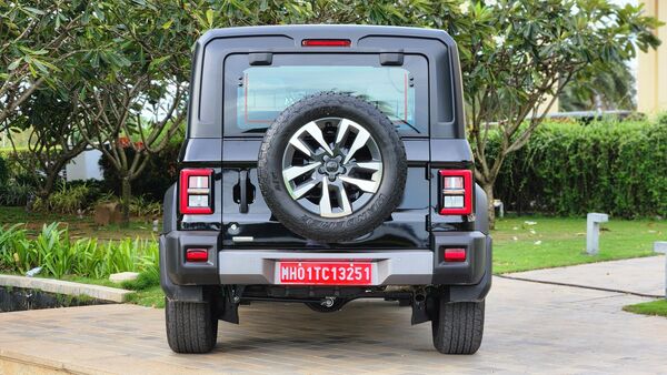 The rear profile of Thar Roxx is near similar to that of Thar, save for the updated LED tail lights here.