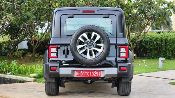 The rear profile of Thar Roxx is near similar to that of Thar, save for the updated LED tail lights here.