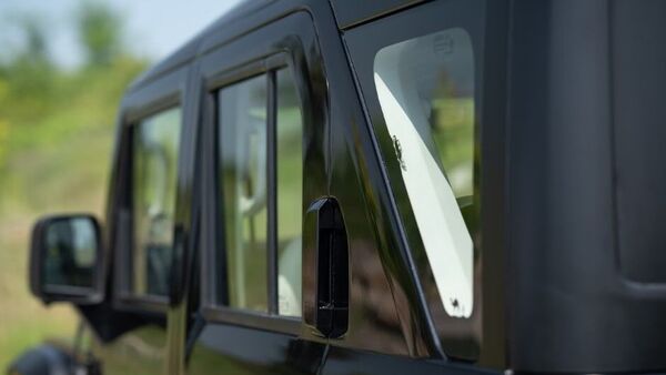 Thar Roxx gets fairly large windows while the handle for the rear two doors are mounted higher up. The rear quarter glass is now triangular.