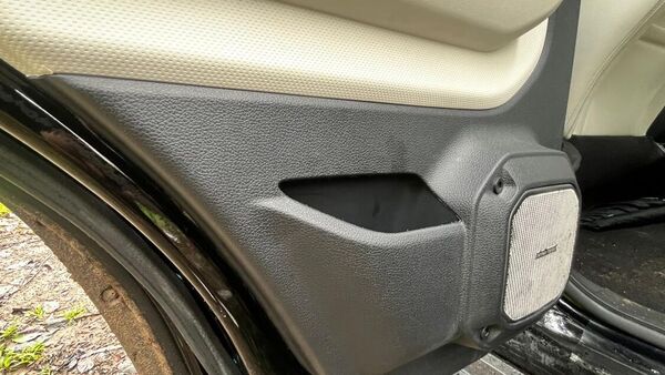 The attention to details from Mahindra on the Thar Roxx makes the very limited storage space in the vehicle stand out as a jarring drawback. These door pockets are big enough for only smartphones at best.