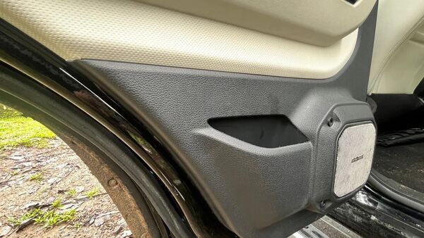 The attention to details from Mahindra on the Thar Roxx makes the very limited storage space in the vehicle stand out as a jarring drawback. These door pockets are big enough for only smartphones at best.