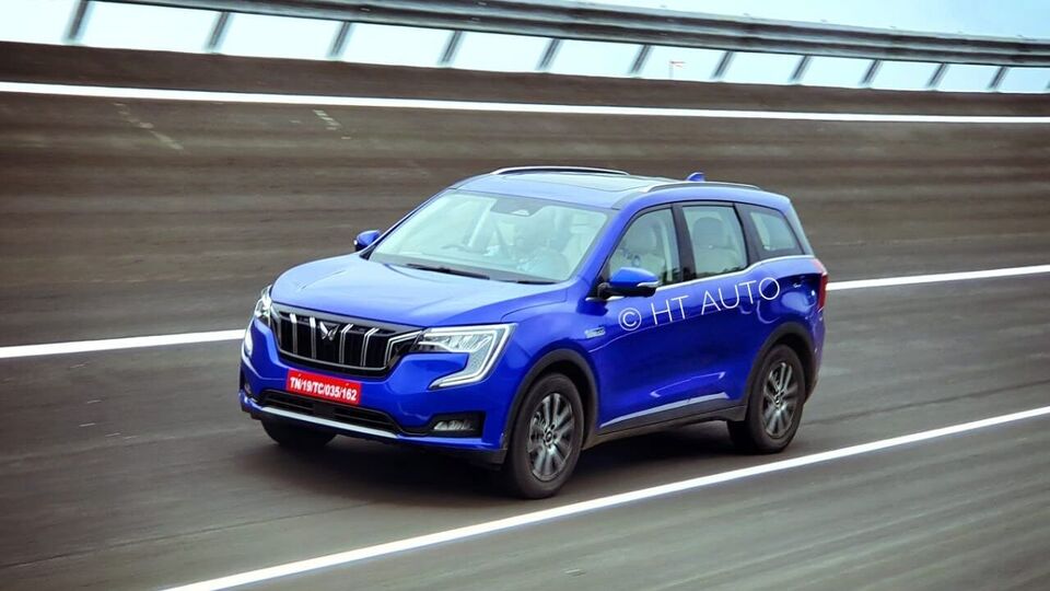 XUV700