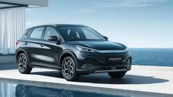 BYD India has launched a new variant of the Atto 3 electric SUV earlier this year. The price of the EV now starts from just under <span class='webrupee'>₹</span>25 lakh. The new variant of the electric SUV comes equipped with a smaller 49.92 kWh battery pack compared to the higher variants. The entry-level Dynamic trim offers a range of up to 468 km (ARAI certified).