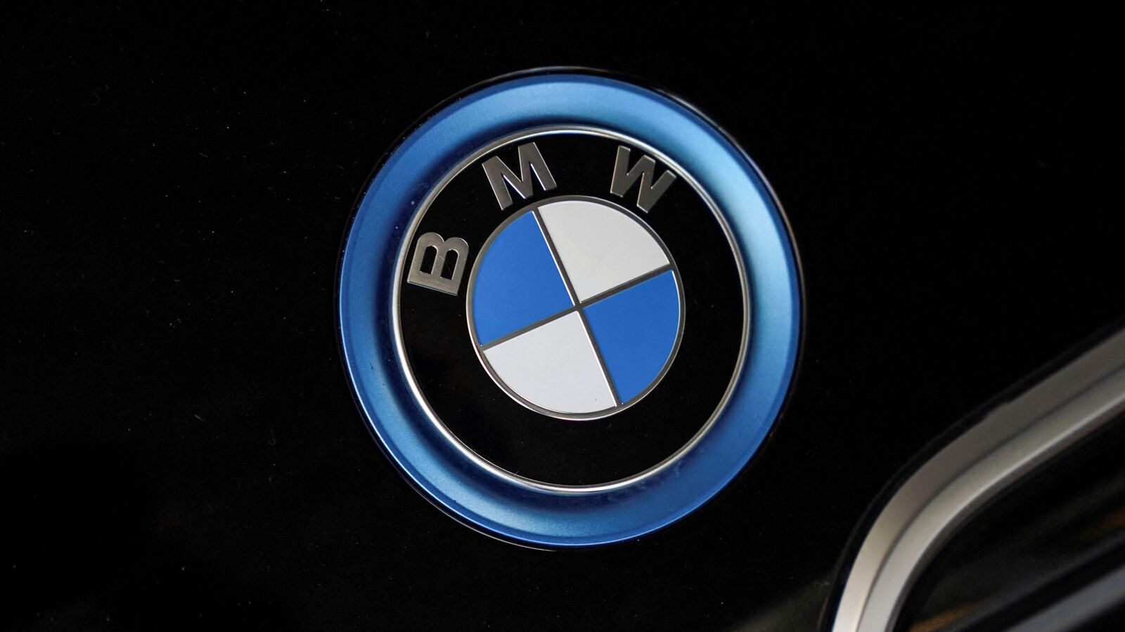 आग लगने की आशंका के चलते BMW ने देश में 720,000 से अधिक कारें वापस मंगाईं