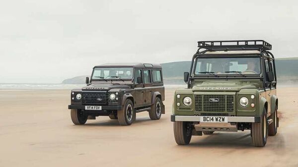 The Classic Defender V8 is offered with four options in its colour palette, and Land Rover further offers a bespoke match-to-sample service. Further customisation options include a contrast-painted roof and different front grille options. 