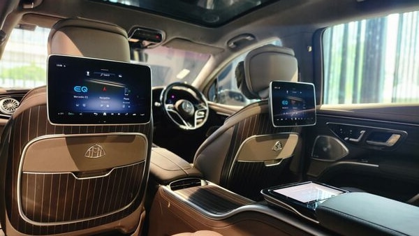 A twin-screen setup is standard inside the rear section of the Maybach EQS 680 cabin. This is regardless of whether one opts for the two-seat setup or the standard three-seat layout.