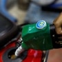 A worker holds a nozzle to pump fuel into a two-wheeler vehicle at a Bharat Petroleum oil and fuel station in Kolkata, India, August 7, 2024. REUTERS/Sahiba Chawdhary (REUTERS)