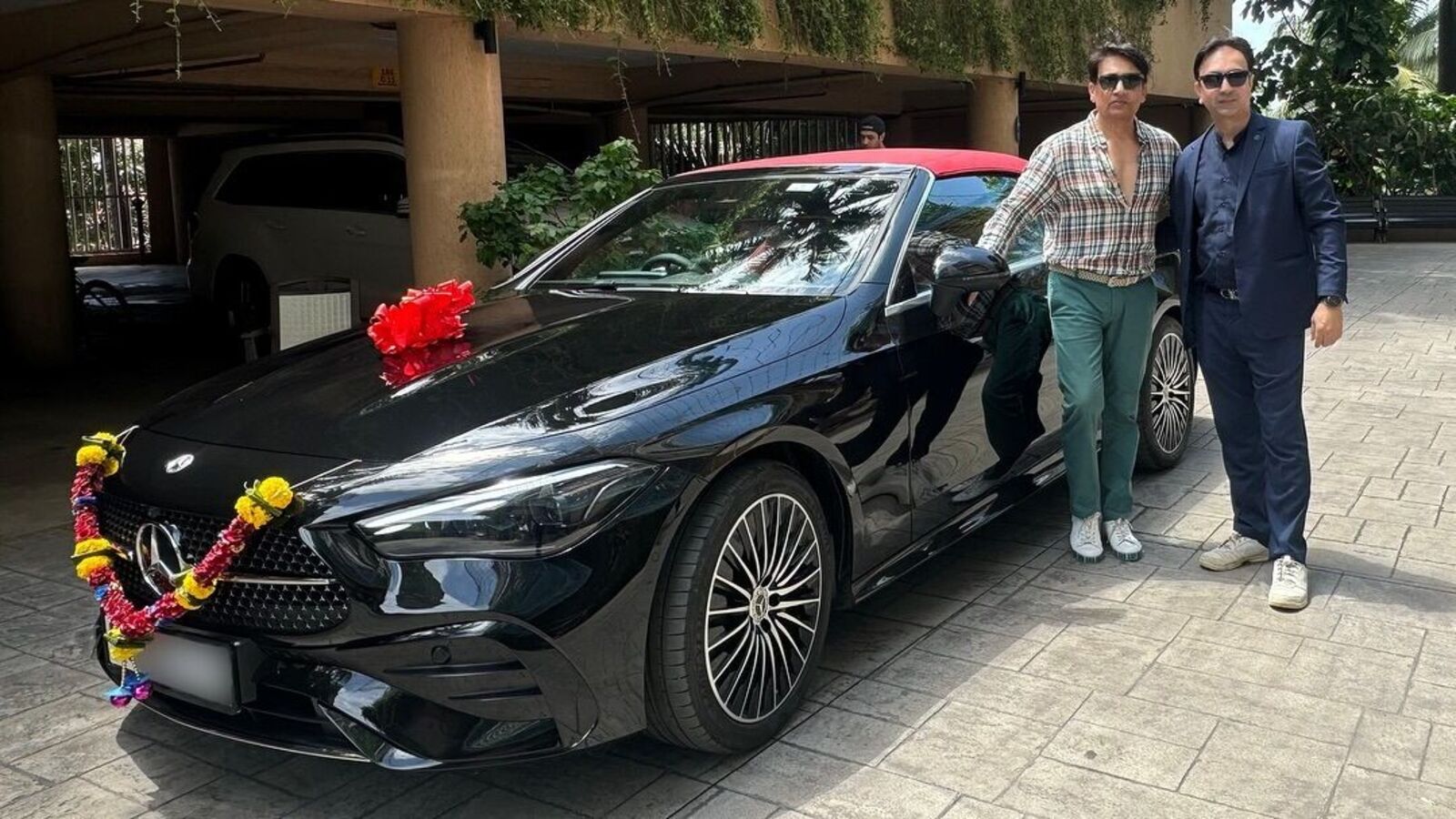 Actor Shekhar Suman gets the Mercedes-Benz CLE Cabriolet worth ₹1.10 crore