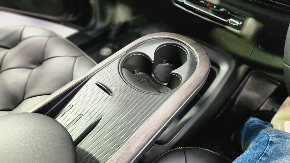 MG Windsor interior