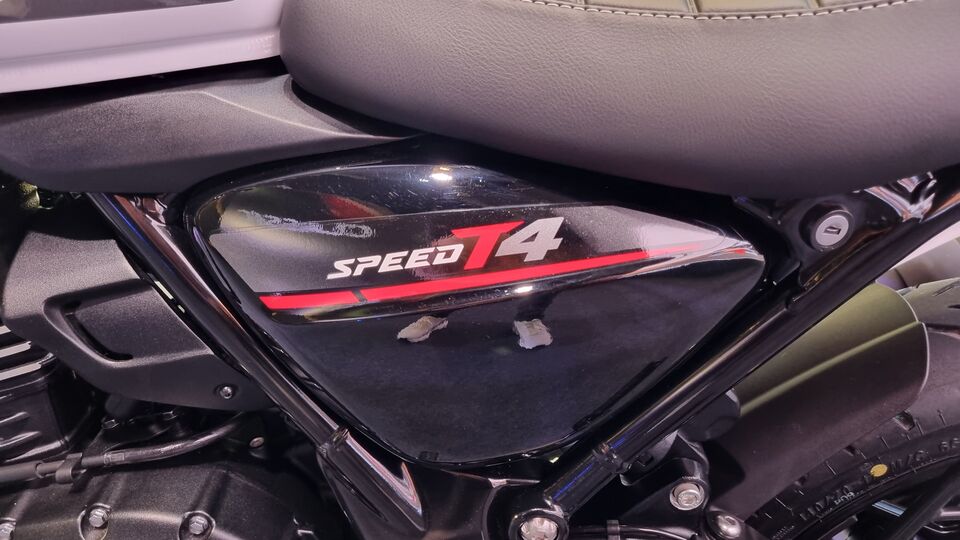 Triumph Speed T4