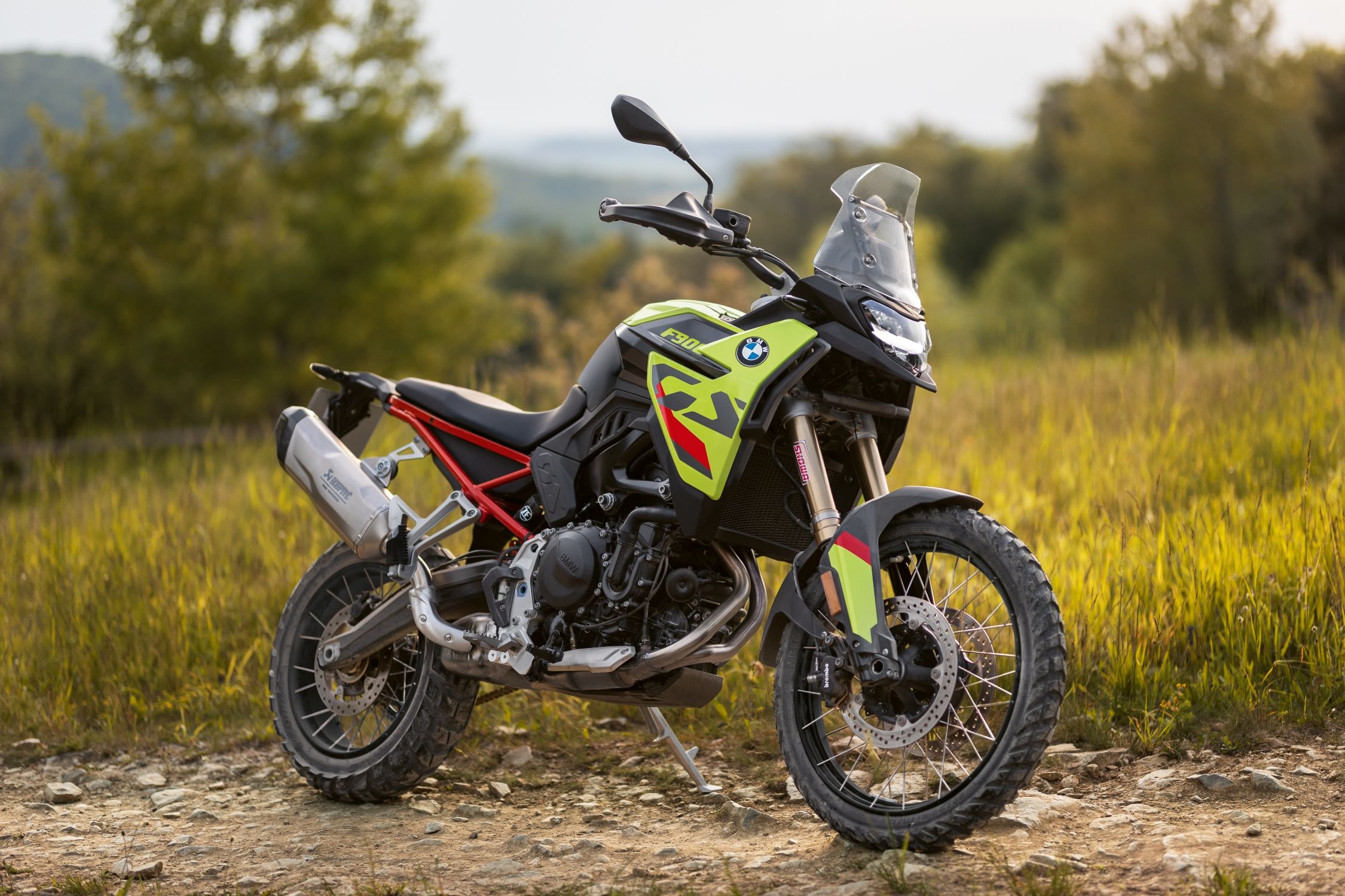 The F 900 GS series motorcycles get USD front shock absorbers, heated grips, cruise control and a 3 year warranty as a part of the overall package.