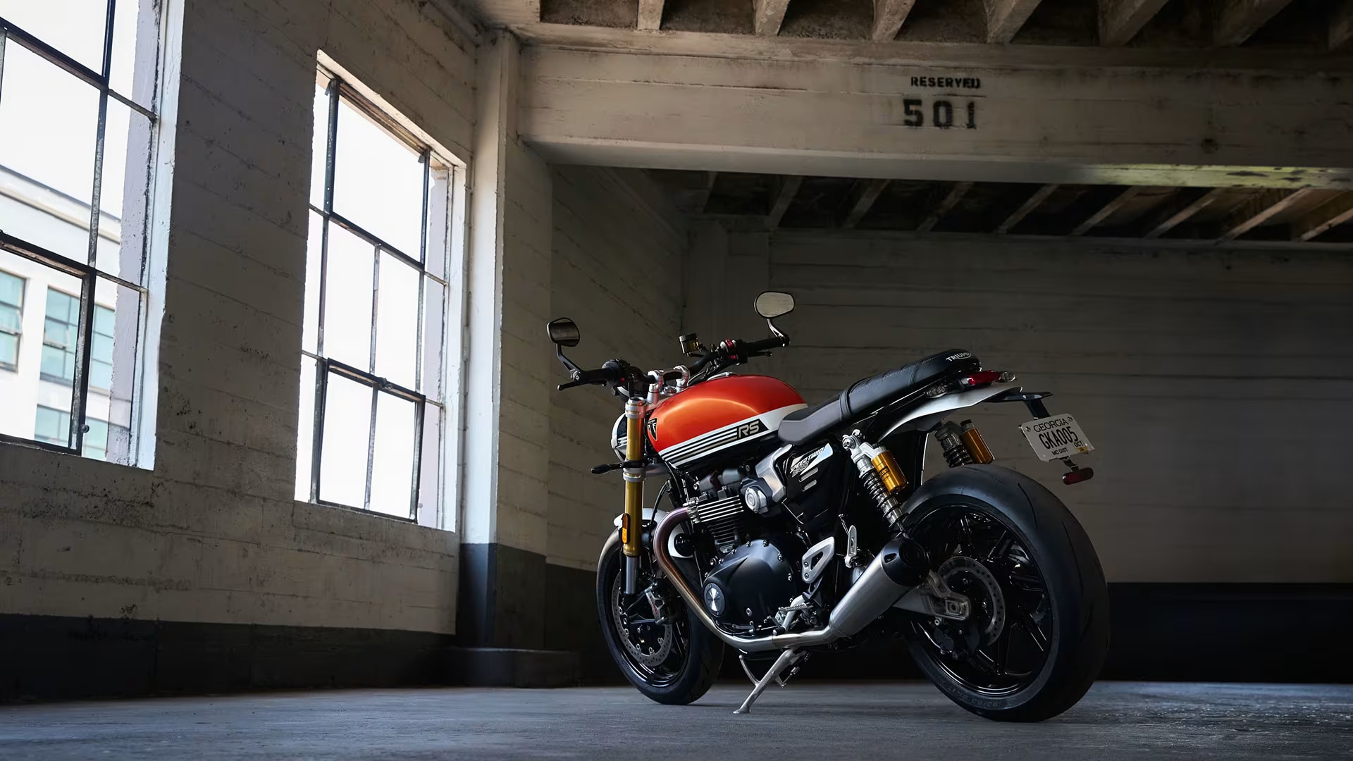 Although it carries over the same power unit as the Speed Twin 1200, the all-new RS model features sportier suspension and ergonomics. Triumph has further included new tech such as the Triumph Shift Assist and a new riding mode. Triumph Speed Twin 1200 RS