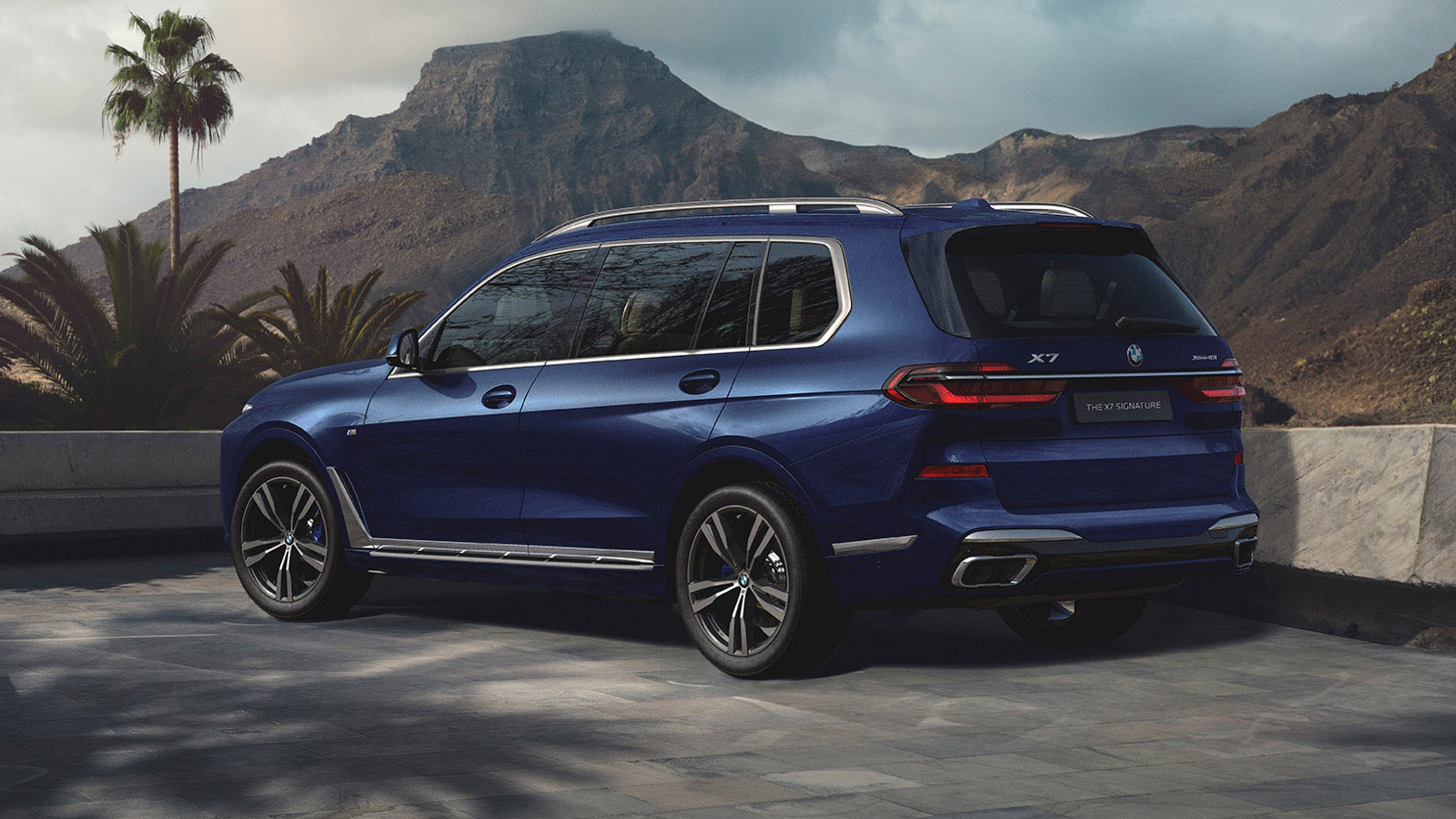 The BMW X7 Signature Edition will be sold in limited numbers and gets 2 unique paint options - Tanzanite Blue and Dravit Grey