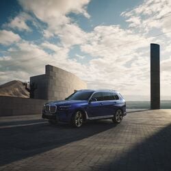 The new BMW X7 Signature Edition gets various upgrades over the standard X7. The upgrades include new crystal headlamps with Swarovski glass-cut crystals in the front to create a bespoke light effect, roof rails with a satin finish which also is seen on other parts of the exterior.