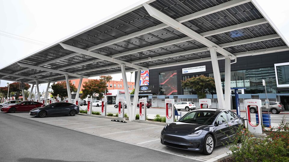 US awards $3 billion for EV battery production