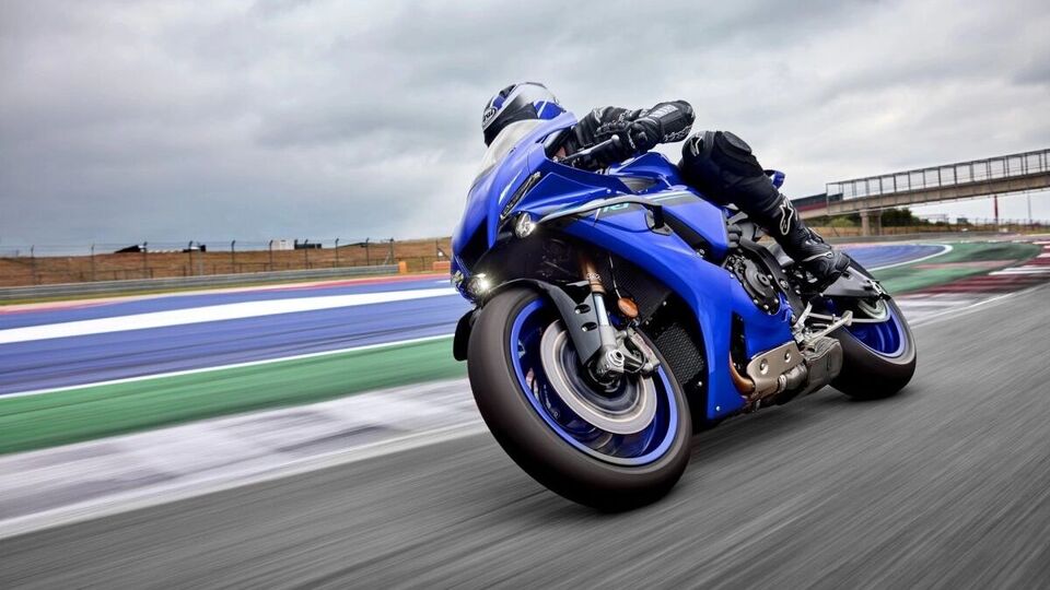 2025 Yamaha YZF-R1