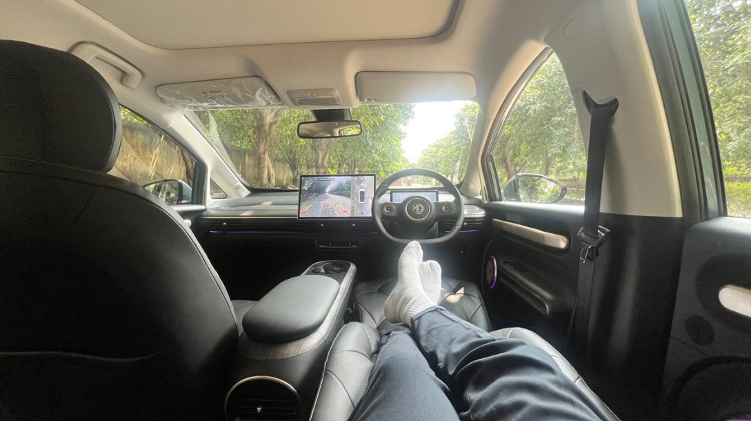 Flat-folding front seats mean you can take a nap while the Windsor EV is either parked or when it is getting charged. Just do not try this with the EV on the move because there is no ADAS!