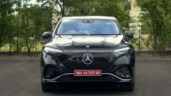 Do not expect the mammoth road presence of the GLS. That is because while the EQS SUV is only marginally smaller on many counts, it is far more aerodynamic to help its range credentials. It may not have the bulk but does sport a handsome face that is proportioned to impress. The contour lines on the hood add a bit of extra character to the visual appeal of the EV. An AMG-spec closed radiator grille and some chrome additions to the lower half also look good.