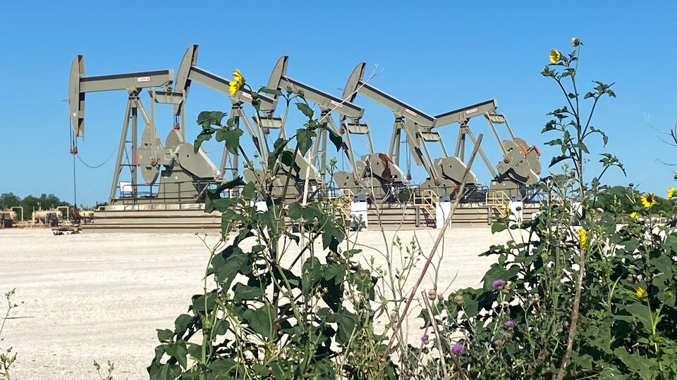 oil well