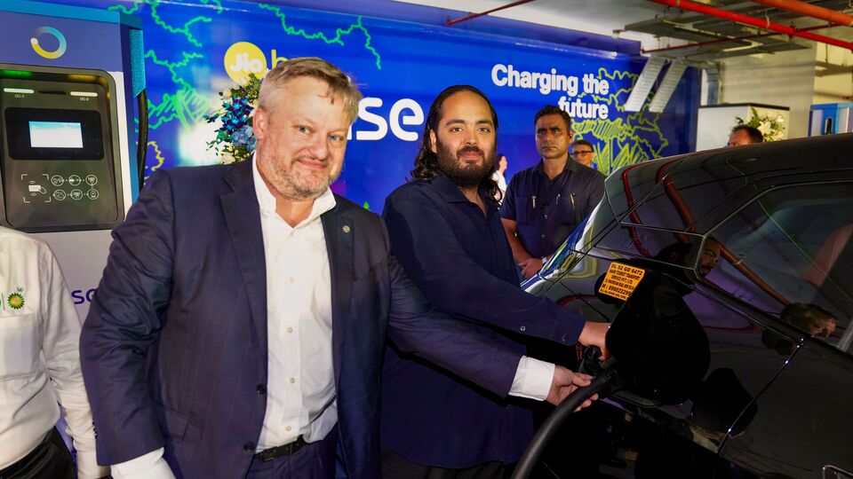 Charge up: Jio-bp inaugurates 500th EV charging station in the country ...