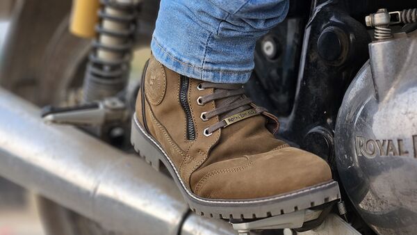 Royal Enfield Platoon riding boots come with TPU protection for the ankle, heels and toe box. 