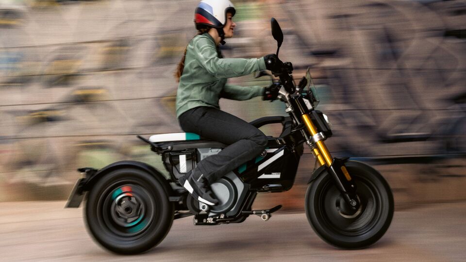 BMW CE 02