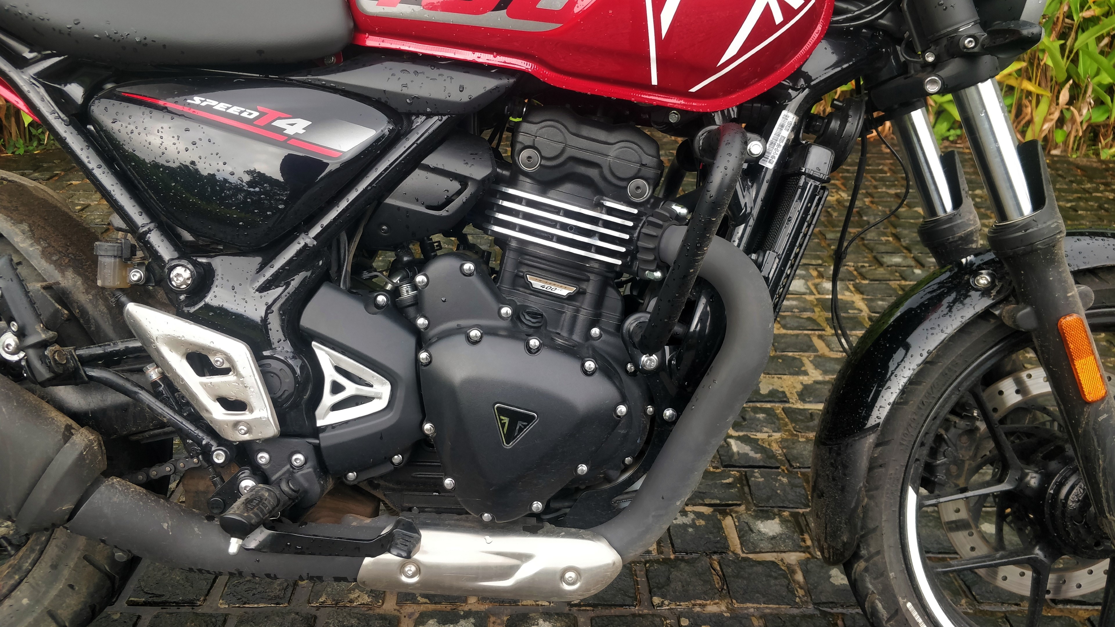 The 398 cc single-cylinder, liquid-cooled motor gets new internals including the camshaft, cam timing, air filter and revised intake components 2024 Triumph Speed T4 Review