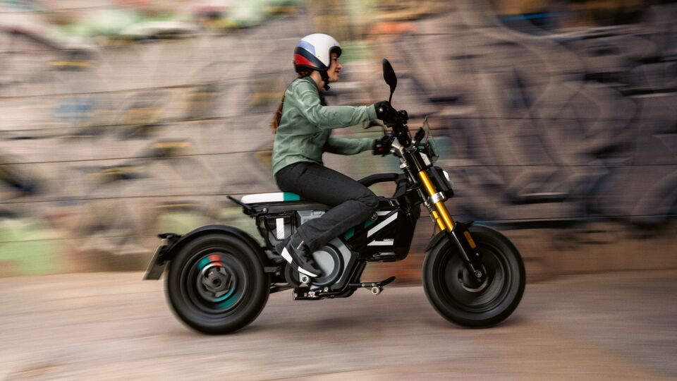 BMW CE 02