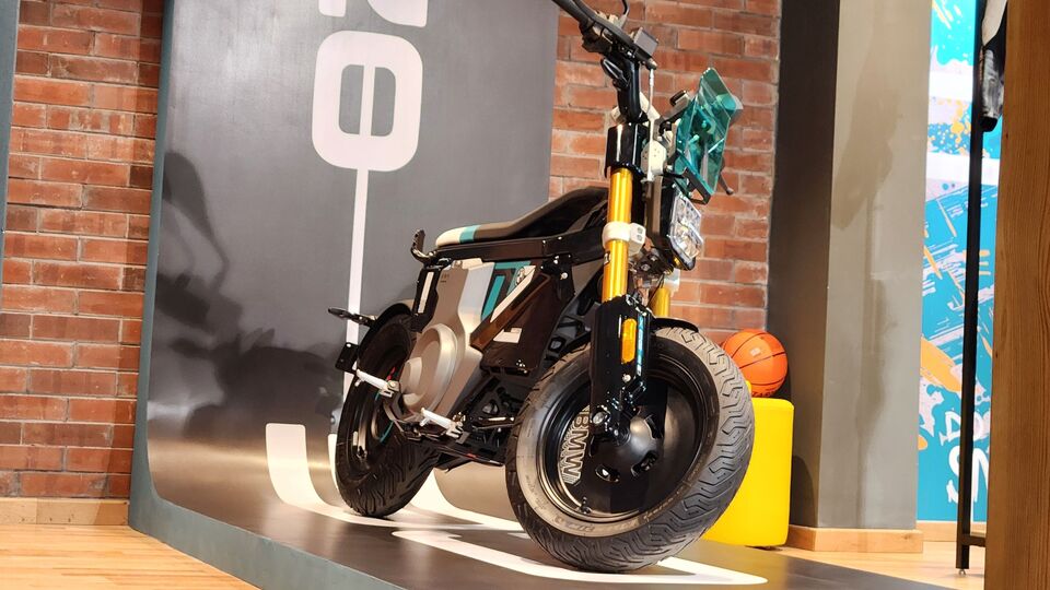 BMW CE 02