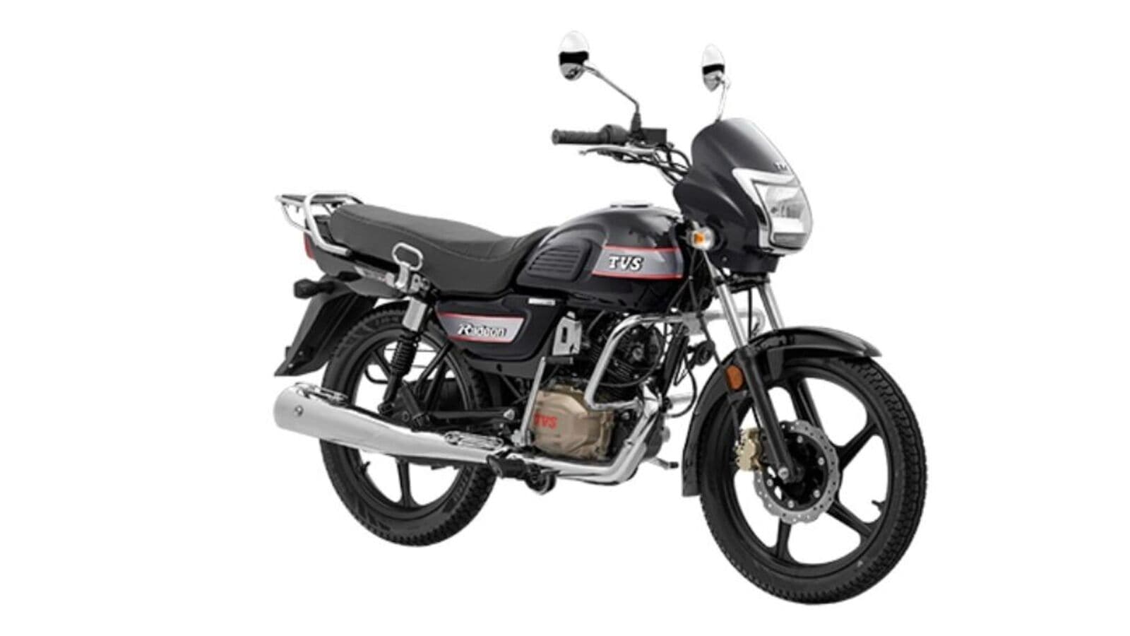 TVS Radeon 110 को अधिक किफायती बेस वेरिएंट मिलता है, जिसकी कीमत ₹59,880 है