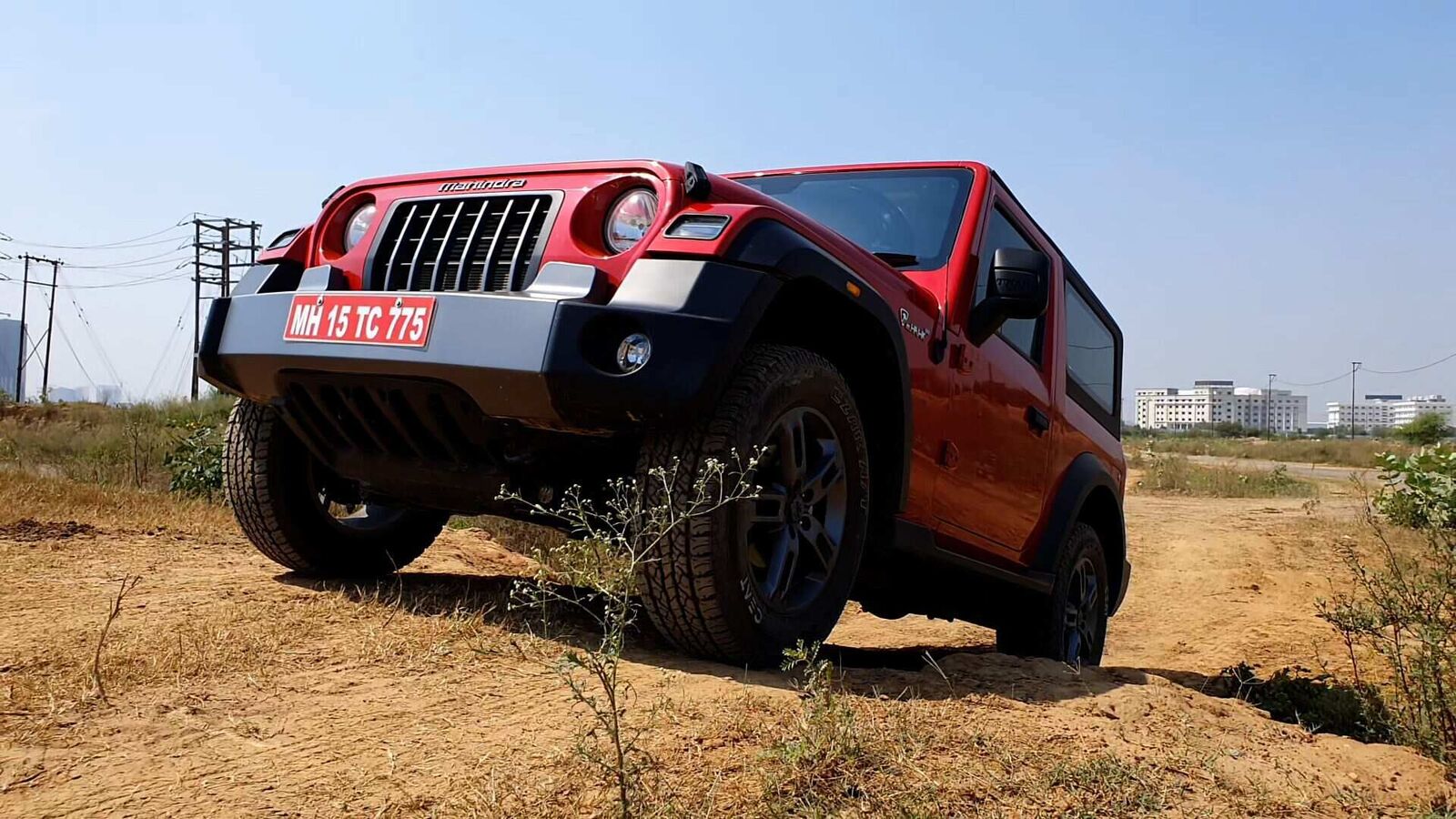 Thar Roxx डिलीवरी से पहले Mahindra Thar पर ₹1.50 लाख तक की छूट मिल रही है