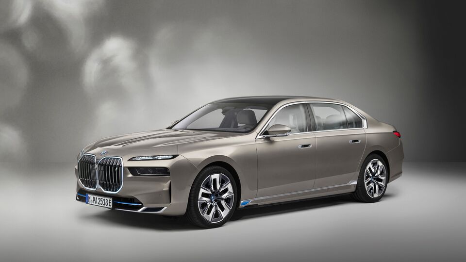 BMW i7