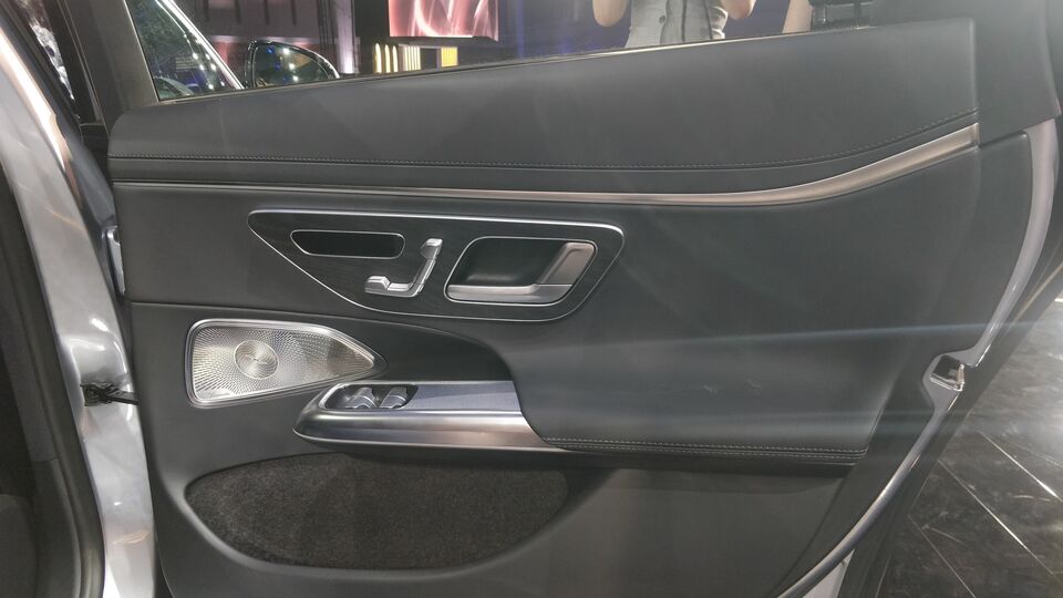 Mercedes-Benz E-Class LWB