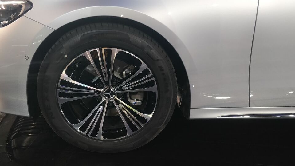 Mercedes-Benz E-Class LWB