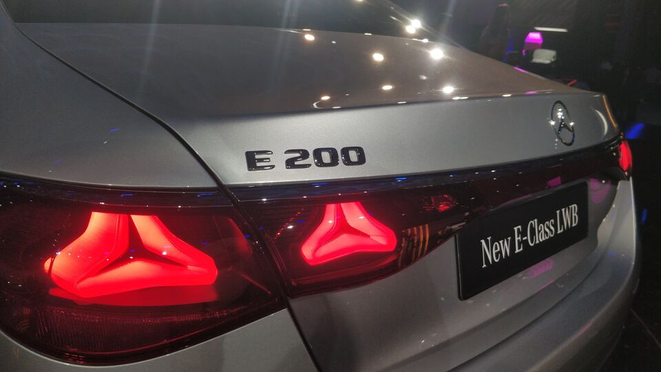 Mercedes-Benz E-Class LWB