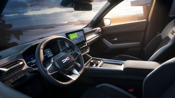 2025 Dacia Bigster comes equipped with a digital instrument cluster as well as a touchscreen infotainment system.