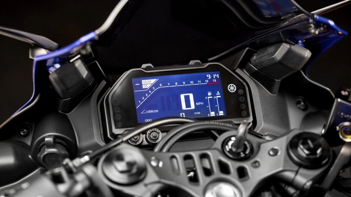 The 2025 Yamaha R3 finally gets an LCD instrument console with Bluetooth connectivity 