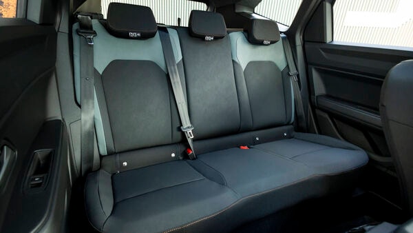 Renault Bigster measures 4.57 metres in length, 1.81 metres in width, 1.71 metres in height and has a wheelbase of 2.7 metres. When compared, it is 230 mm longer and the wheelbase is 43 mm longer than the Duster. Renault Bigster measures 4.57 metres in length, 1.81 metres in width, 1.71 metres in height and has a wheelbase of 2.7 metres. When compared, it is 230 mm longer and the wheelbase is 43 mm longer than the Duster.