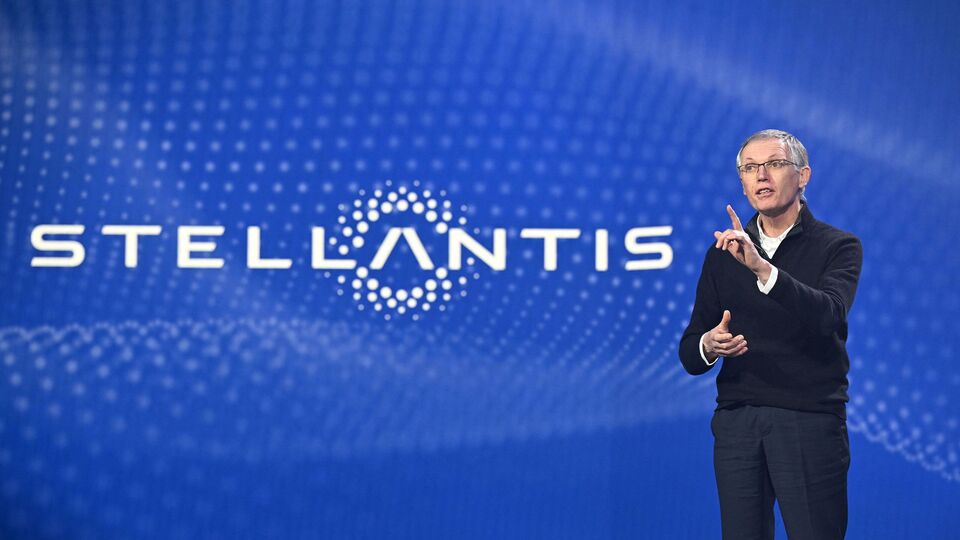 Italian lawmakers fire at Stellantis CEO