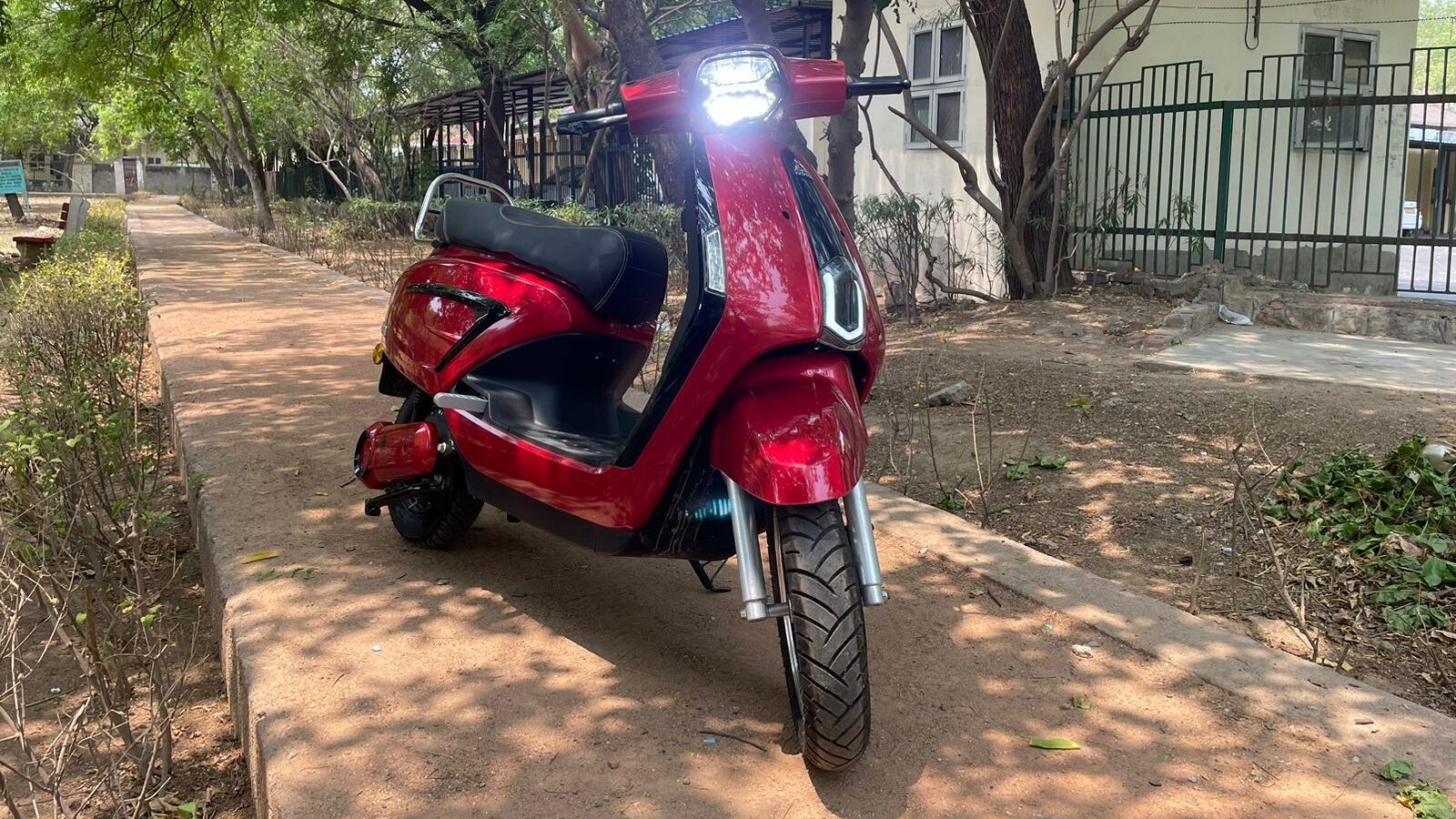 iVoomi electric scooter is getting a discount of up to ₹10,000 for the festive season