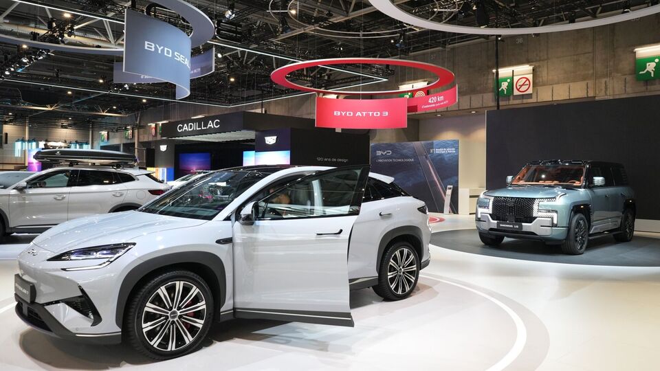 EU-China tensons at the Paris Motor Show