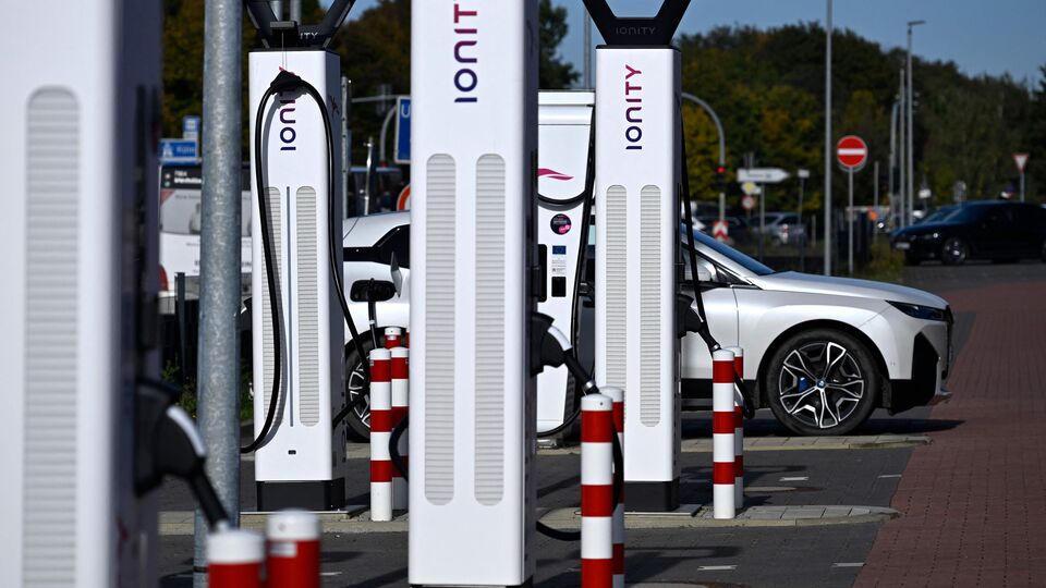 BMW CEO combustion engine ban 