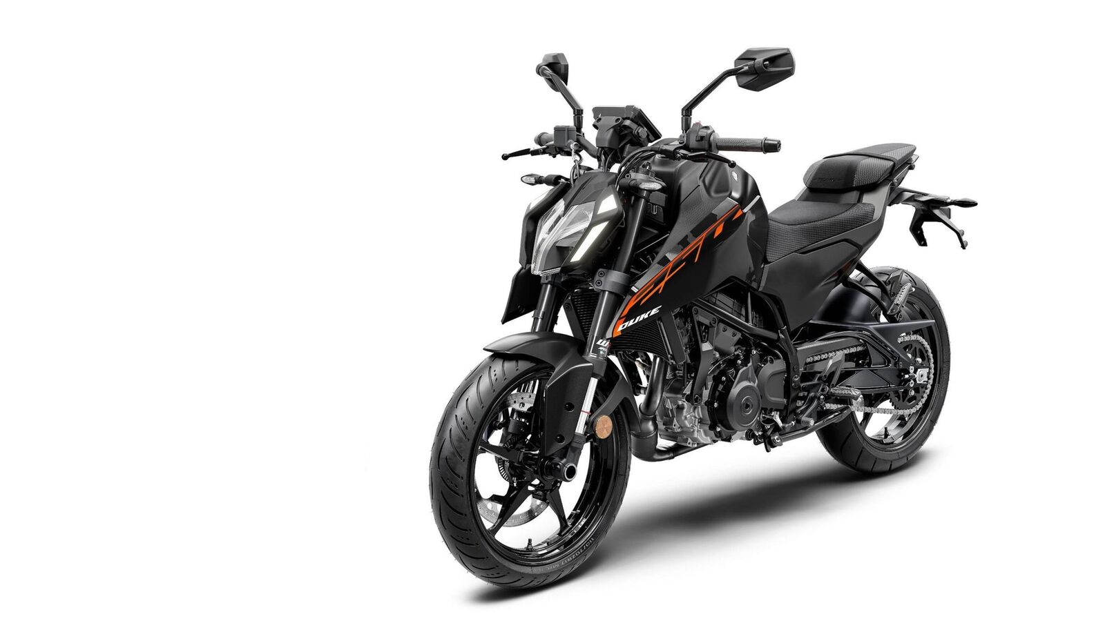 KTM 250 Duke को नई ऑल-ब्लैक कलर स्कीम मिलती है। इसकी जांच – पड़ताल करें